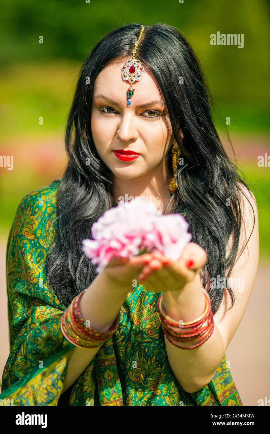 Indian girl portrait park hi-res stock photography and images - Alamy