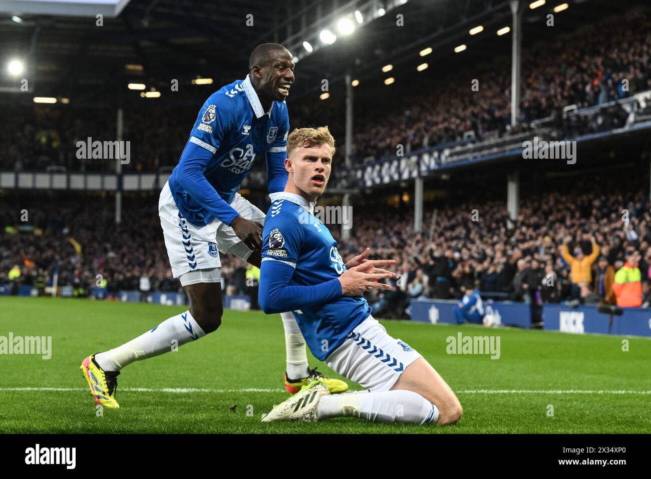 Jarrad Branthwaite of Everton celebrates his goal to make it 1-0 during ...