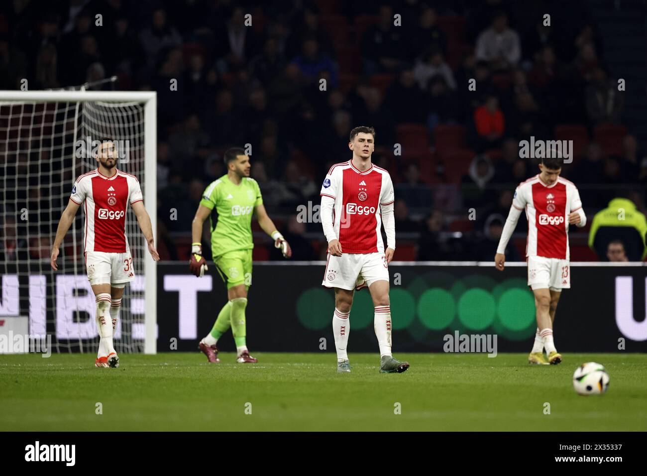 AMSTERDAM - (l-r) Josip Sutalo of Ajax, Ajax goalkeeper Geronimo Rulli ...