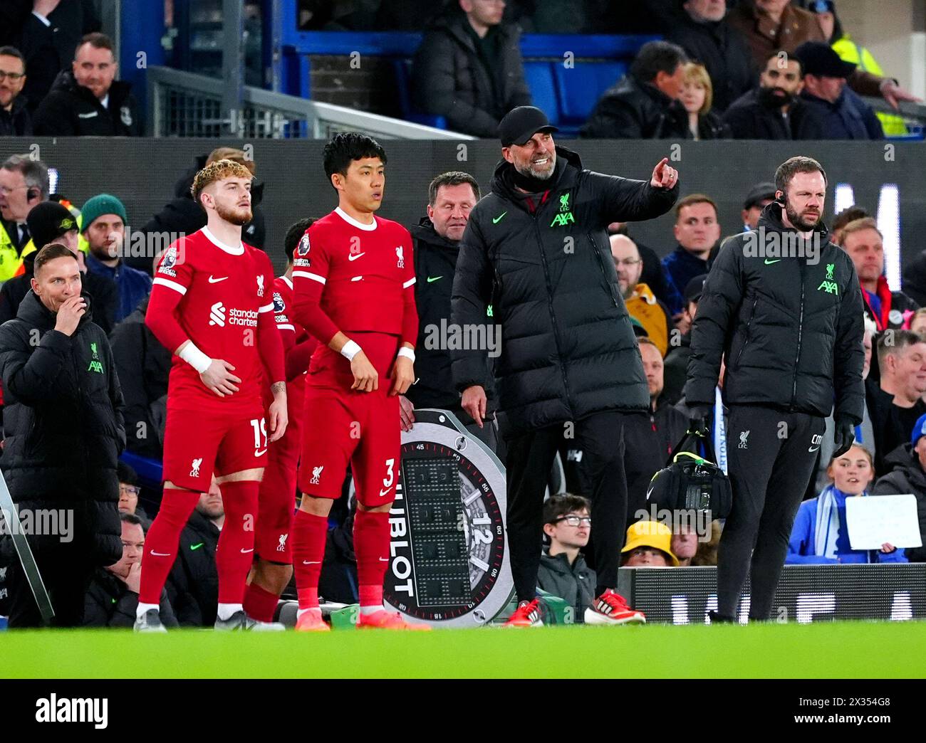 Liverpool manager Jurgen Klopp speaks to Harvey Elliott and Wataru Endo before they come on as substitutes during the Premier League match at Goodison Park, Liverpool. Picture date: Wednesday April 24, 2024. Stock Photo