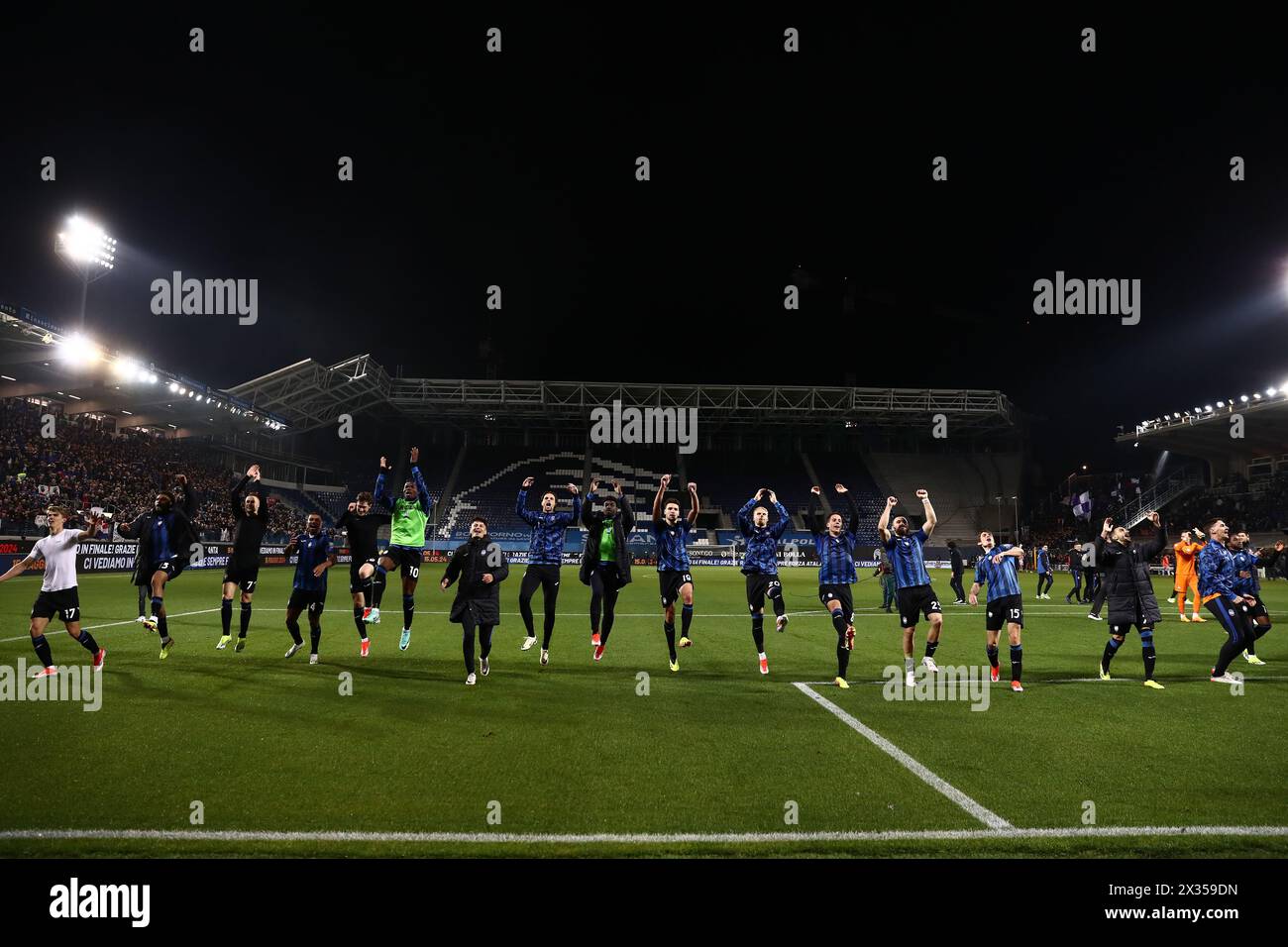 Bergamo, Italy. 24th Apr, 2024. Atalanta BC players celebrate the 3-1 victory following the final whistle of the Coppa Italia Semi-final 2nd Leg match at Gewiss Stadium, Bergamo. Picture credit should read: Jonathan Moscrop/Sportimage Credit: Sportimage Ltd/Alamy Live News Stock Photo