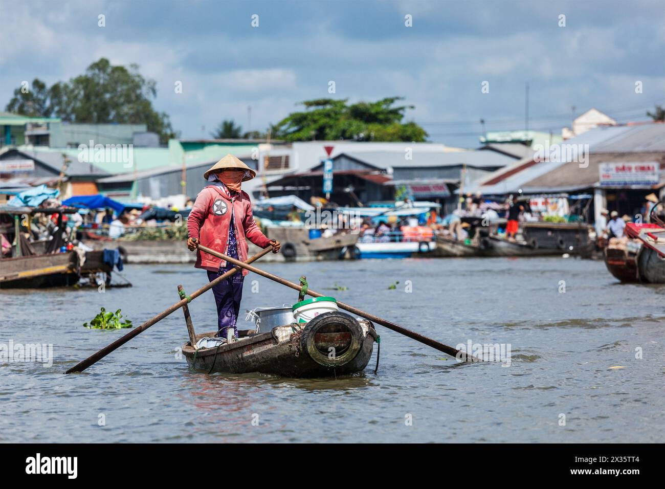 Floating market in Mekong river delta Stock Photo - Alamy