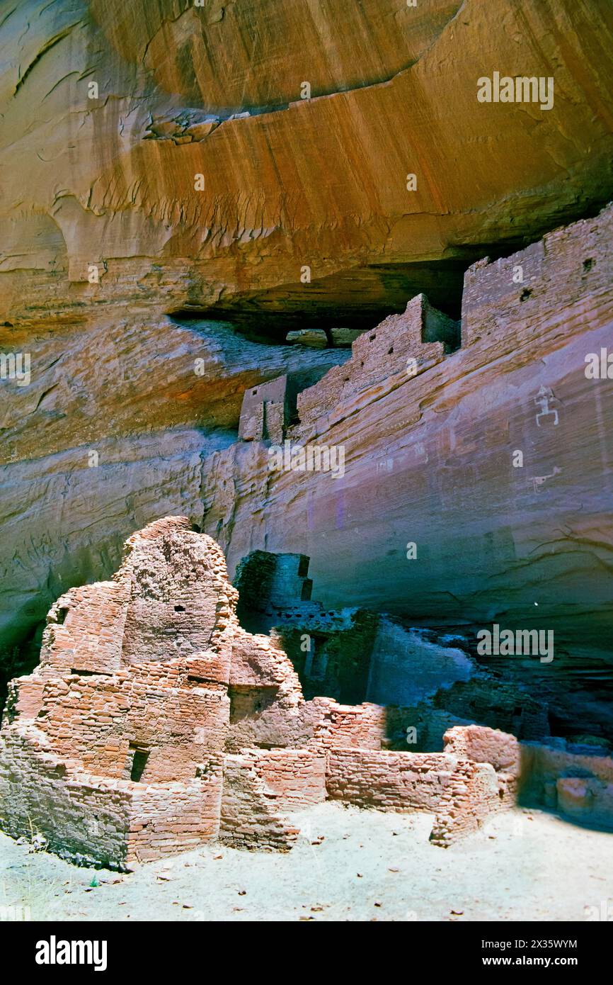 White House Ruin, settlement built 1000 years ago, early Pueblo culture, Canyon de Chelly National Monument, area of the Navajo Nation, north-east US Stock Photo