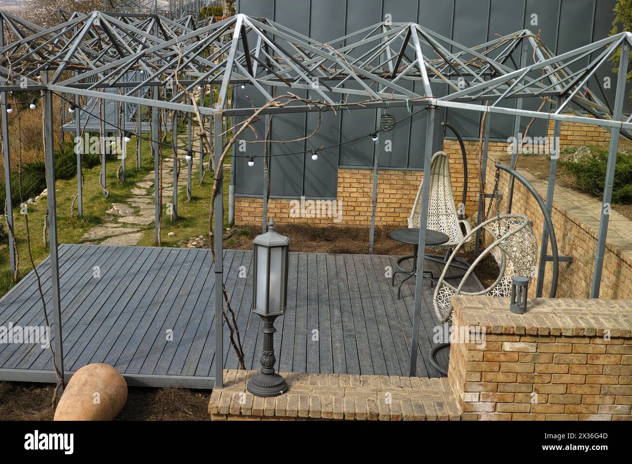 Outdoor cafe metal roof hi-res stock photography and images - Alamy