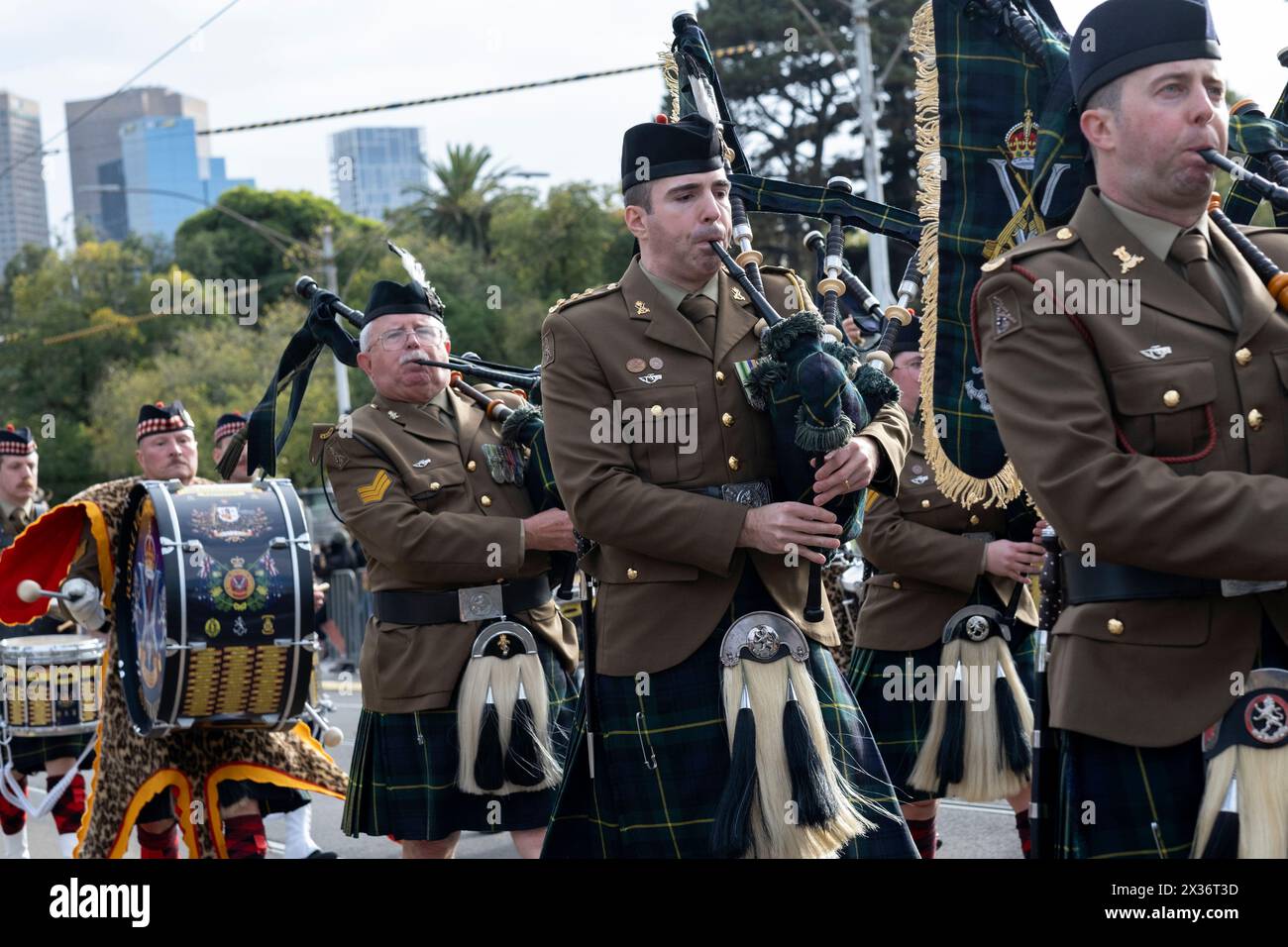 Anzac day parade flags hires stock photography and images Alamy