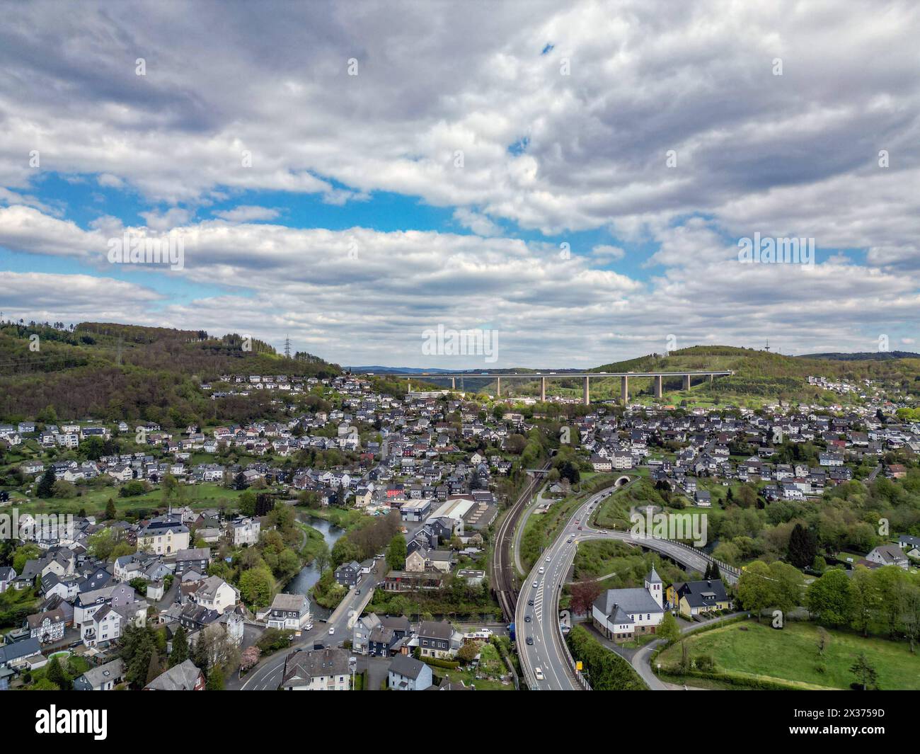 Luftaufnahme, Fruehling Frühling im Siegerland. Blick ueber über