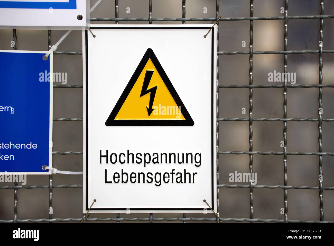 11 April 2024: Warning sign on an electrical installation: High voltage danger to life *** Warnschild an einer elektrischen Anlage: Hochspannung Lebensgefahr Stock Photo