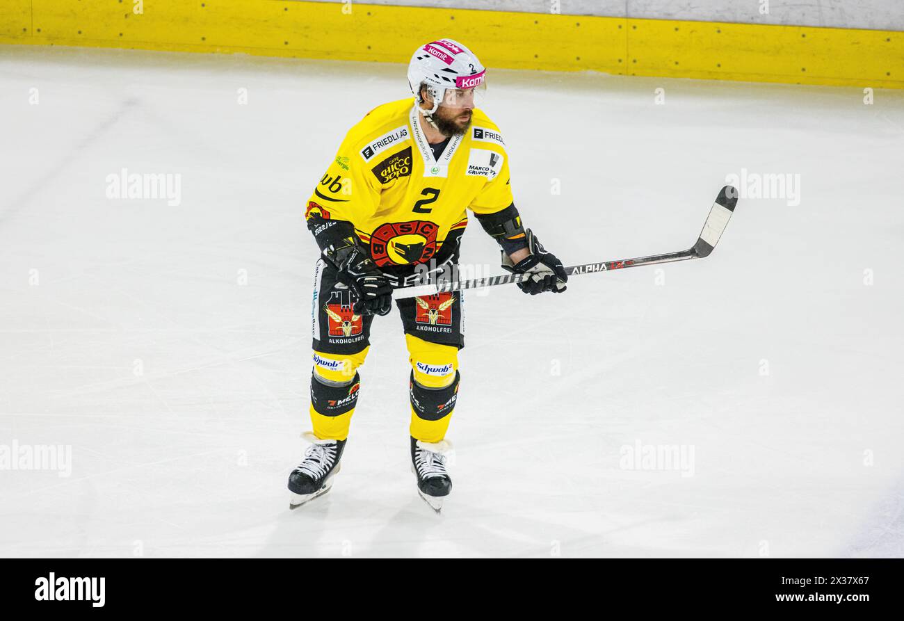 SC Bern Verteidiger #2 Beat Gerber während dem Spiel gegen den EHC Kloten in der Stimo Arena. (Kloten, Schweiz, 09.03.2023) Stock Photo