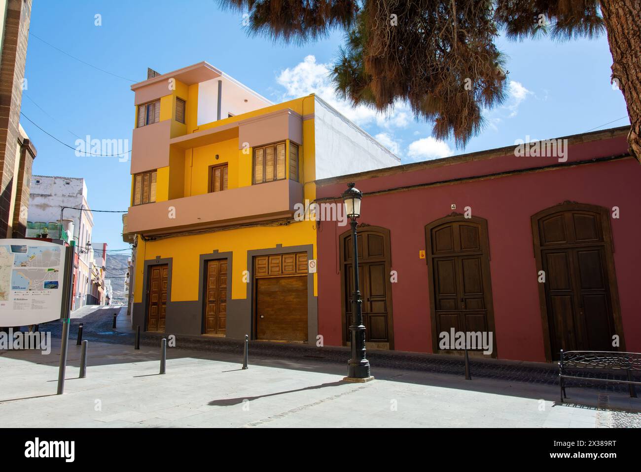 A street with houses in the old town of Galdar on the Canary Island of Gran Canaria in Spain Stock Photo