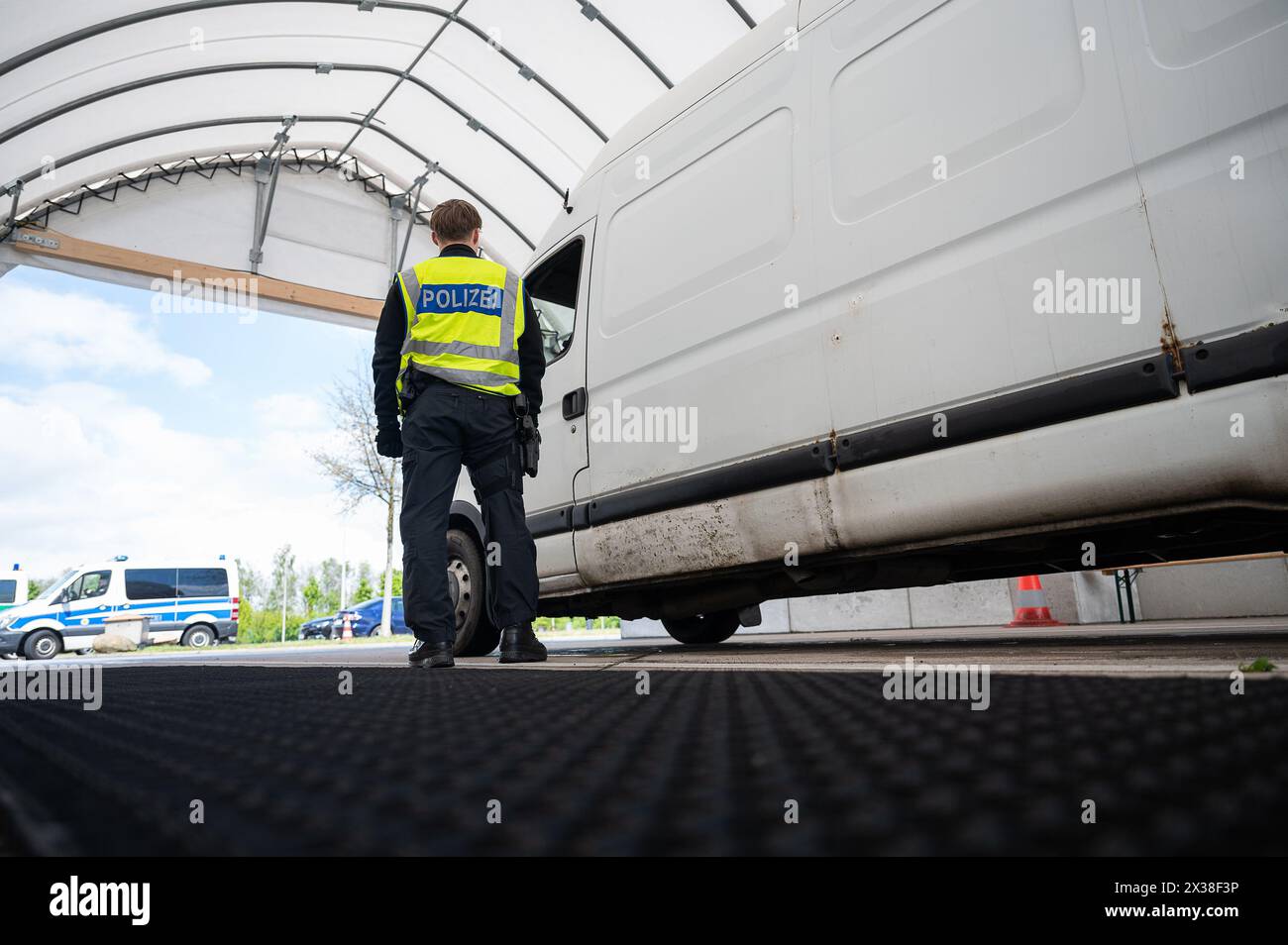 Federal way officer hi-res stock photography and images - Alamy
