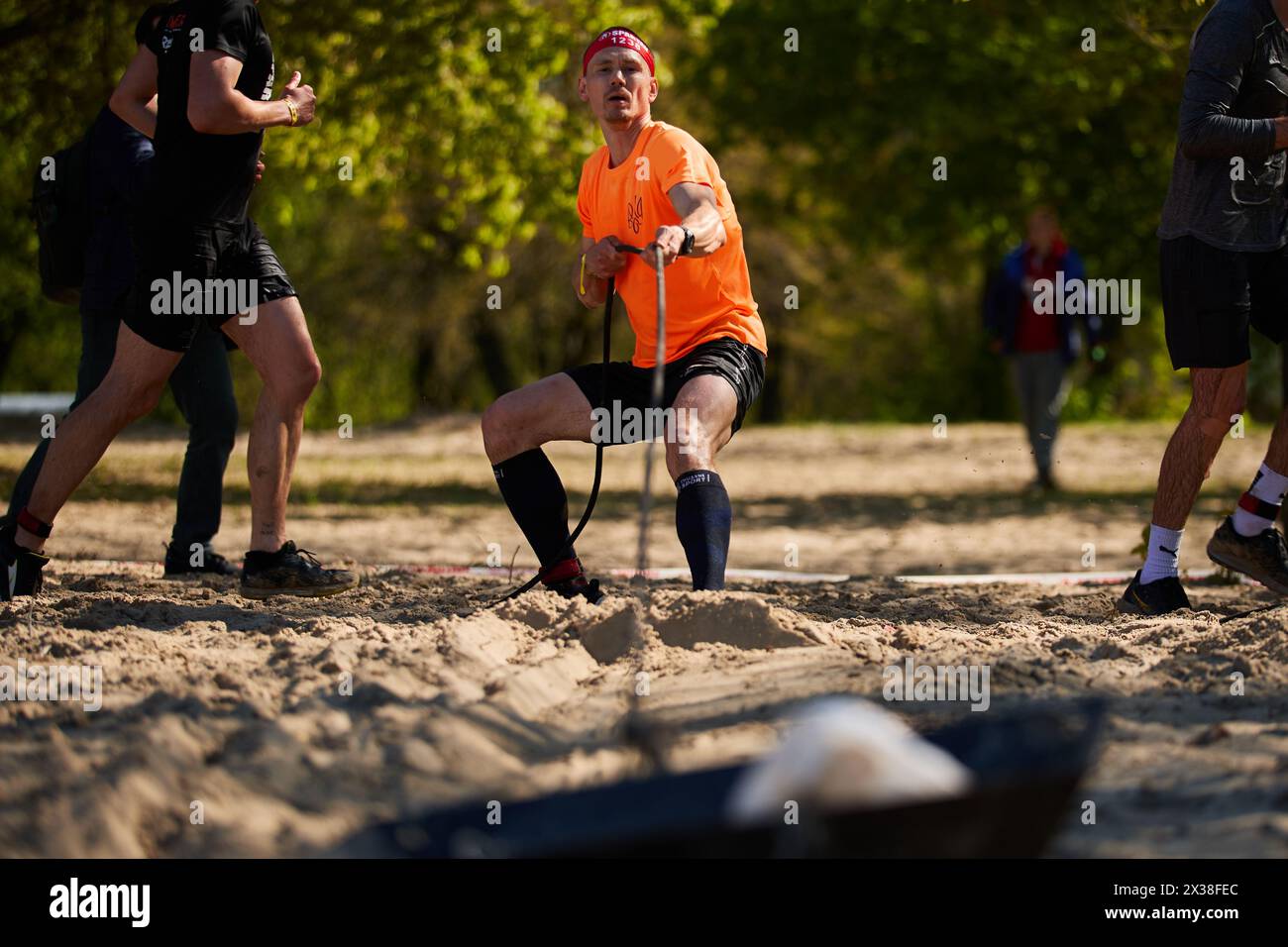 Obstacle course rope pull hi-res stock photography and images - Alamy