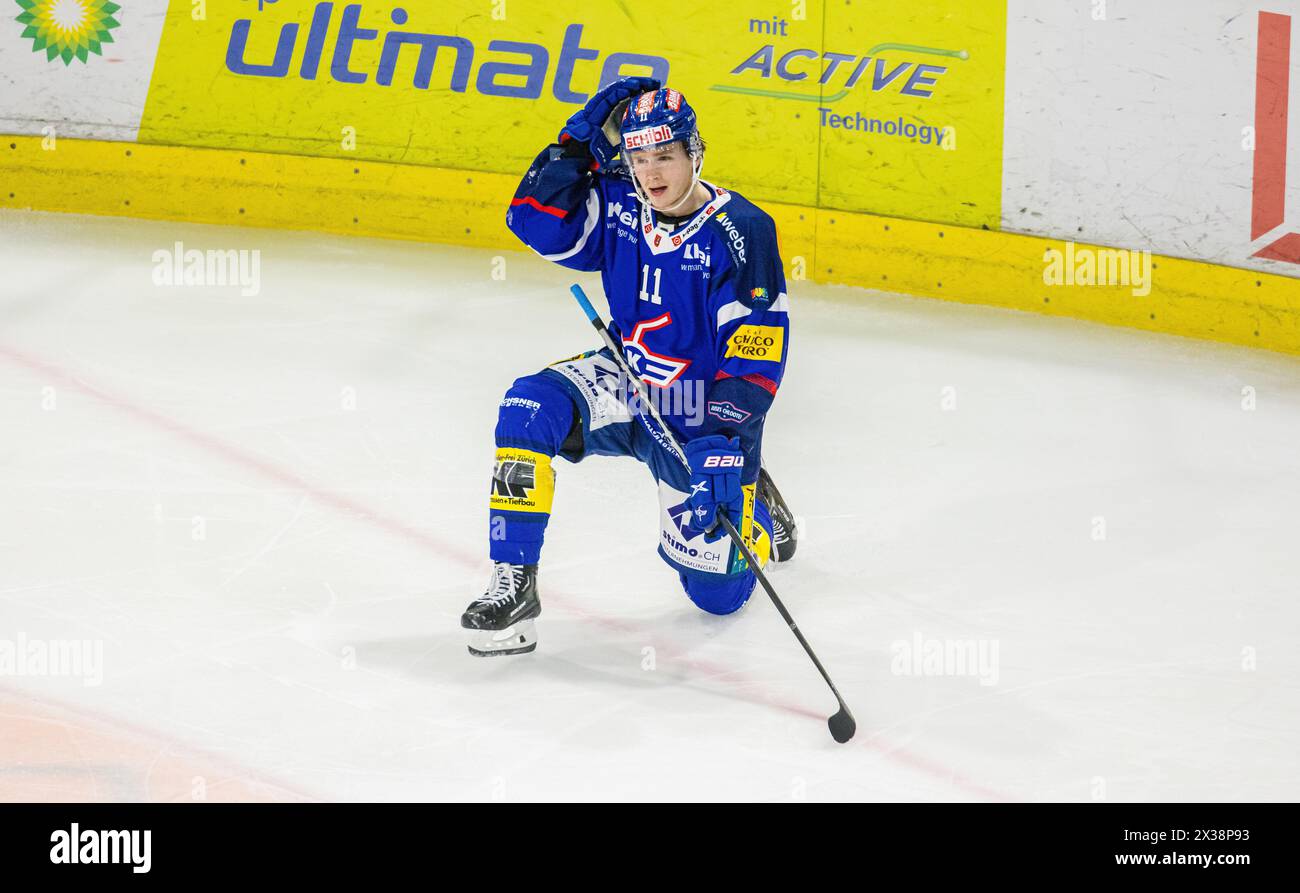 EHC Kloten Stürmer #11 Keanu Derungs während dem Spiel gegen den Lausanne HC in der Stimo Arena. (Kloten, Schweiz, 24.02.2023) Stock Photo