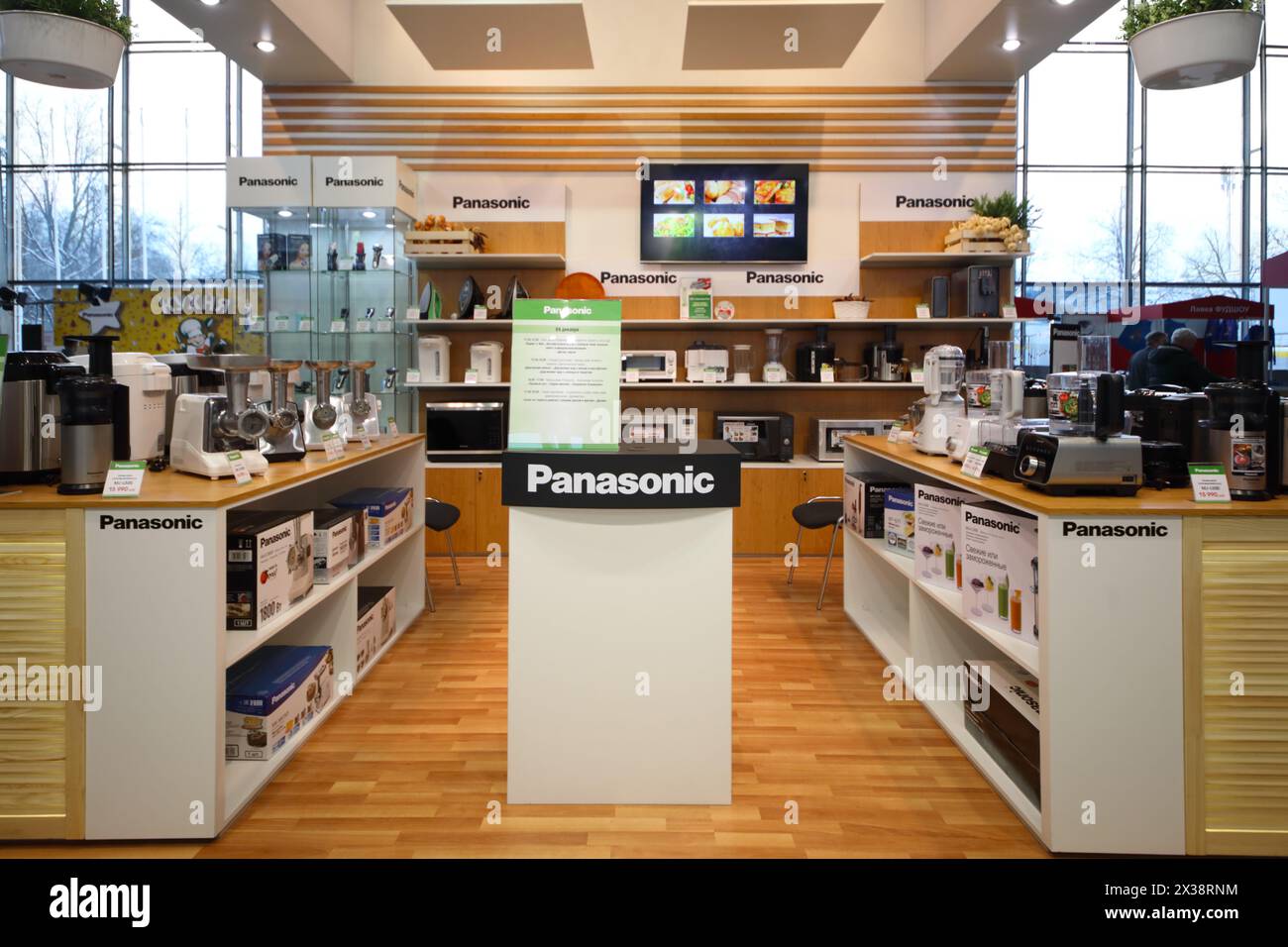Panasonic electronics store hi-res stock photography and Panasonic electronics store hi-res stock photography and