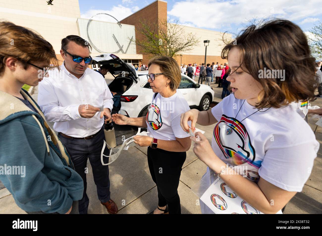 Brooke Ryerson, 16, right a 10th grade student and her mom Valarie ...