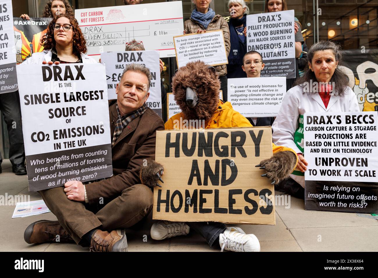 25th Apr. 2024. Naturalist and TV presenter Chris Packham joins protest ...