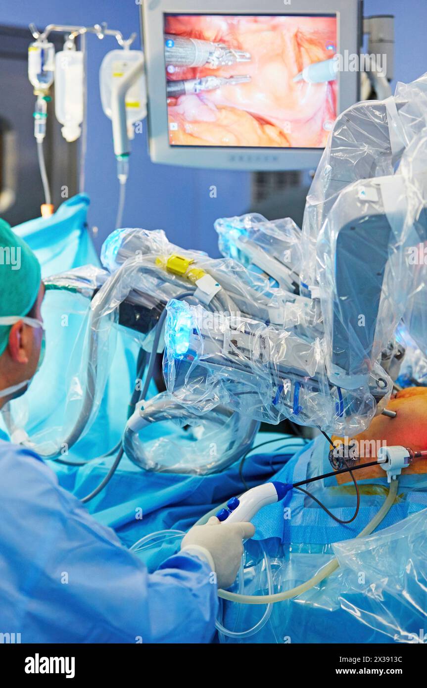 Prostate cancer robotic surgery hi-res stock photography and images - Alamy
