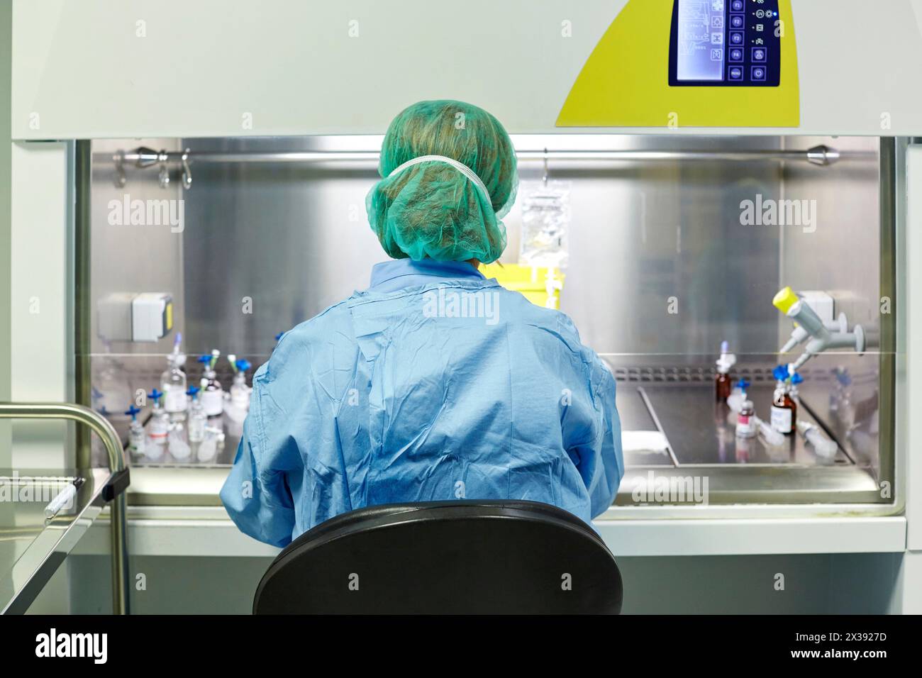 Preparation of drugs in laminar flow hood, epidural anesthesia, Clean