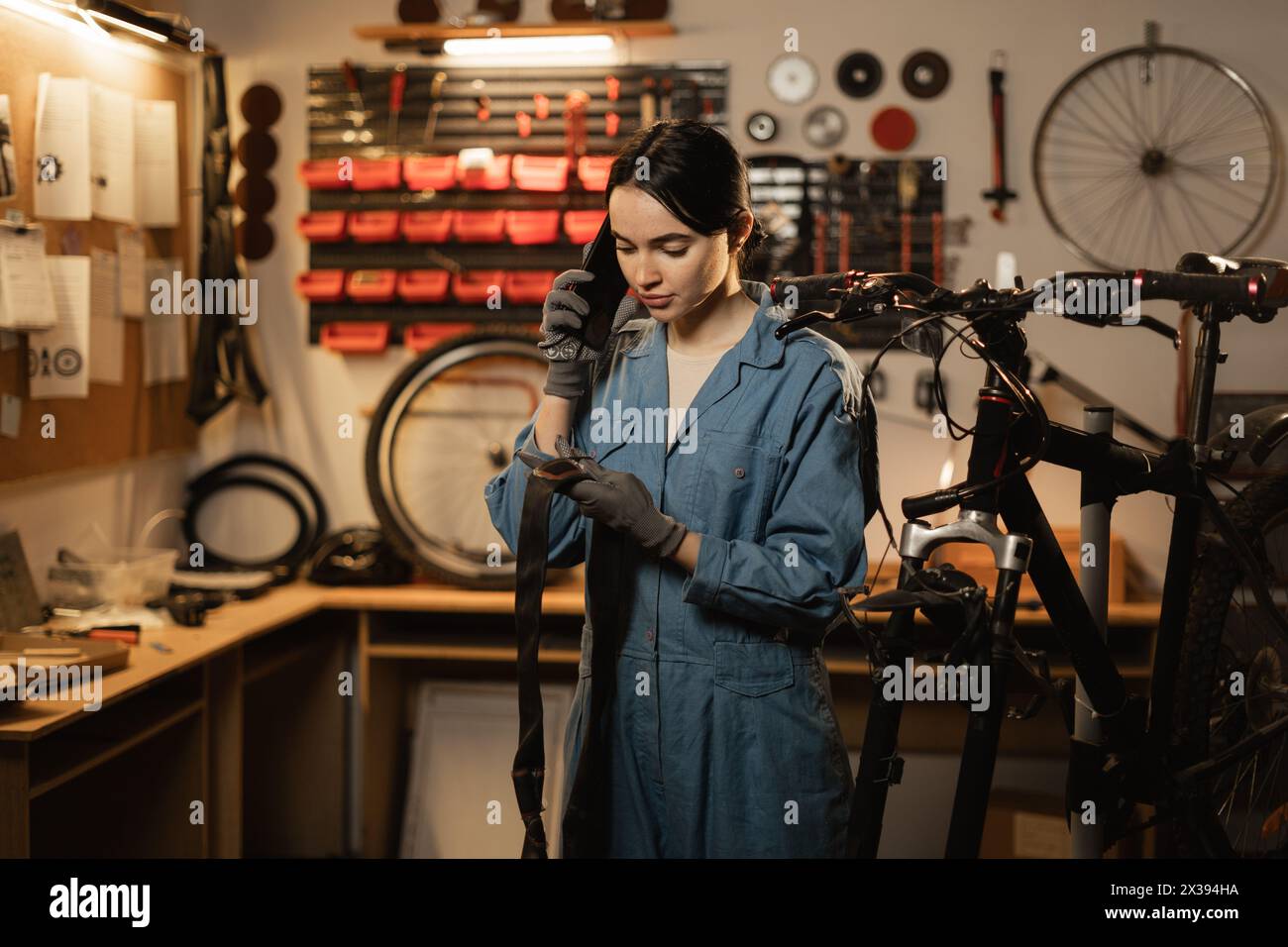 Mobile phone repair near me hi res stock photography and images Page 3 Alamy