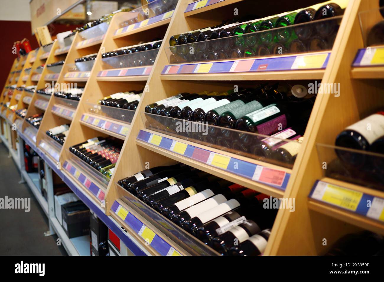 Modern alcohol hi-res stock photography and images - Alamy