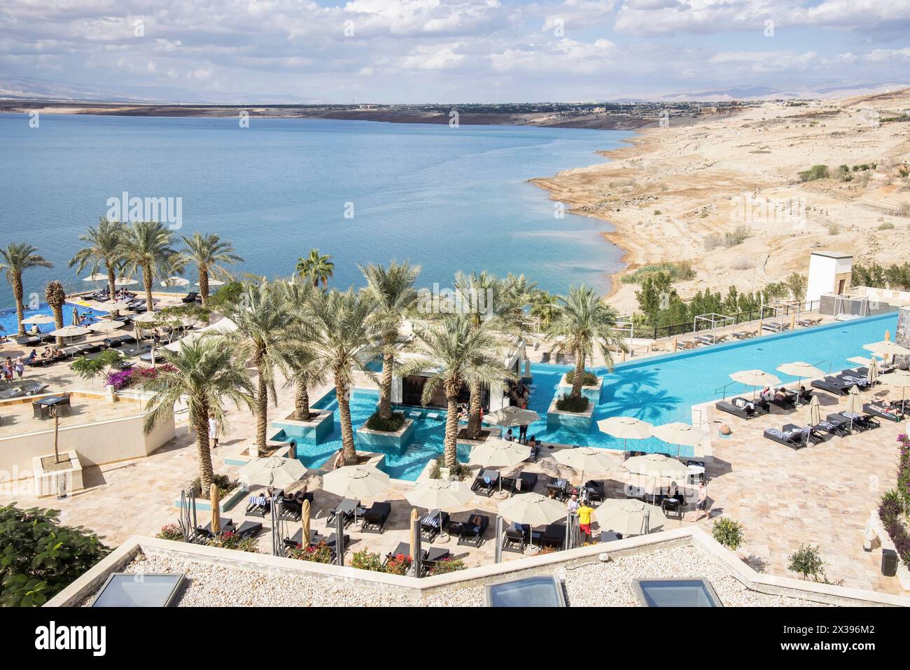 the hilton dead sea resort on the shores of the dead sea is the lowest point on earth at 400 feet below sea level in jordan Stock Photo