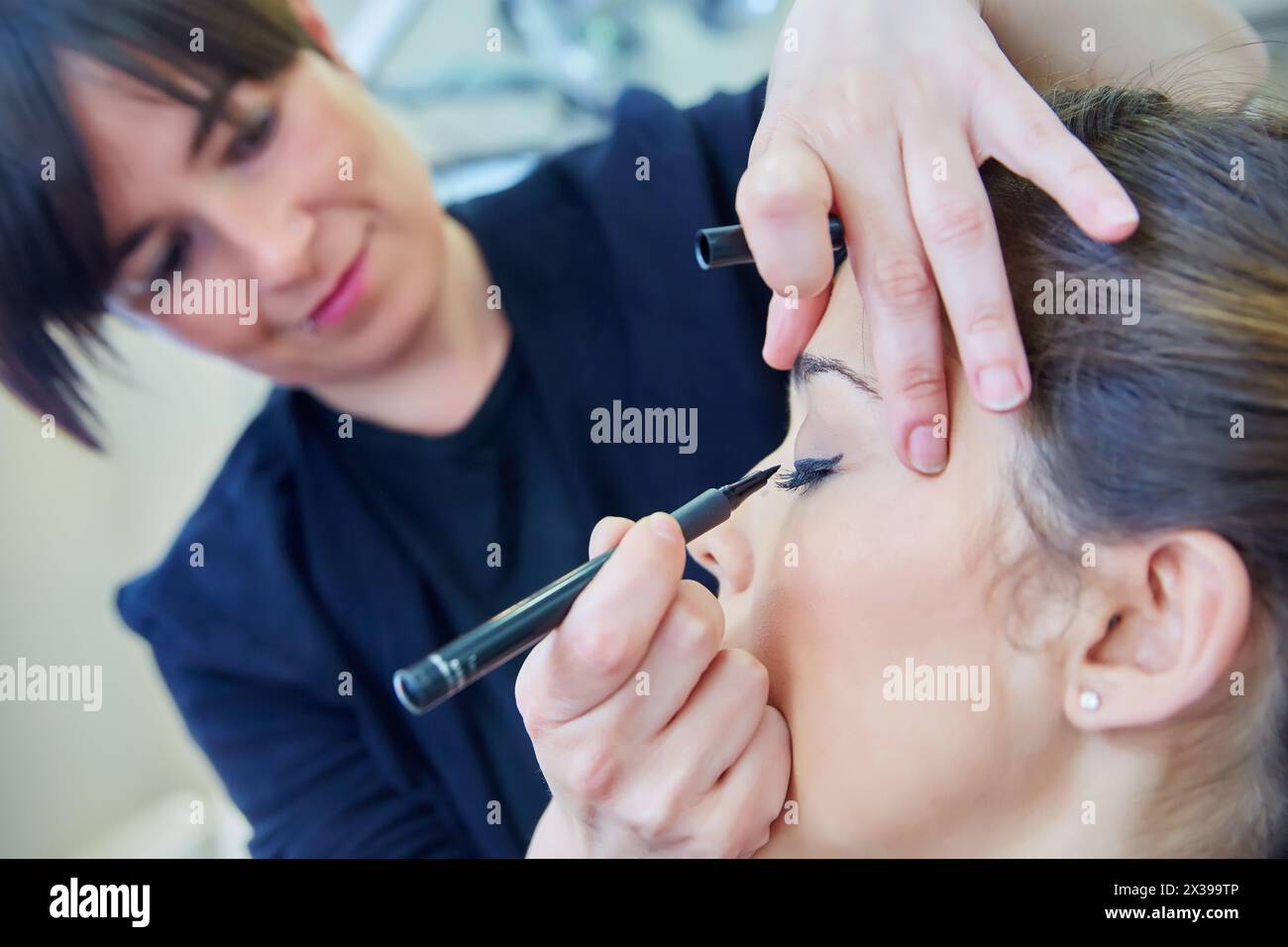 Closed eye eyeliner hi-res stock photography and images - Alamy