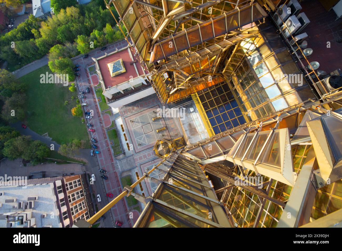 MOSCOW - SEP 18, 2014: Russian Academy of Sciences rooftop, building of Presidium of Russian Academy of Sciences was built more than twenty years sinc Stock Photo