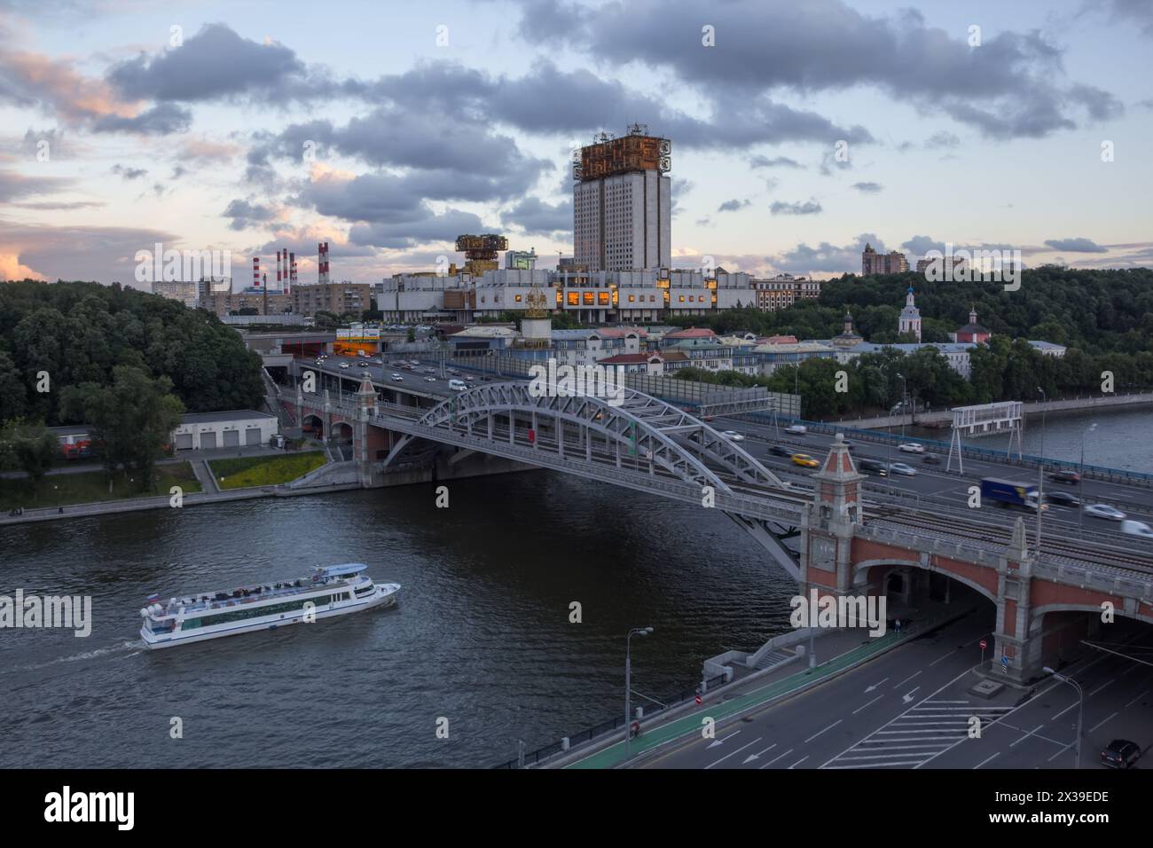Russian Academy of Sciences building and Andreevsky bridge at evening, Moscow, Russia Stock Photo