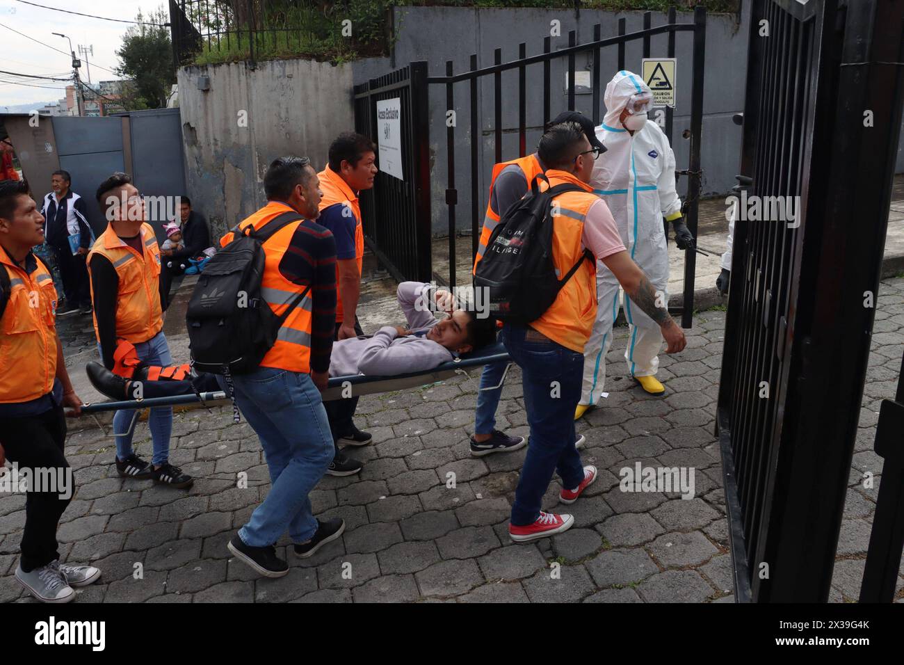 ASAMBLEA-SIMULACRO-ATENTADOS Quito, jueves 25 de abril del 2024 Similacro de atentados terroristas en contra de funcionarios y Asambleistas,en la Asamblea Nacional, Edificio del Palacio Legislativo y sus alrededores. Fotos:Rolando Enriquez/API Quito Pichincha Ecuador POL-ASAMBLEA-SIMULACRO-ATENTADOS-be55ab7efcee2e88fd6f023442a11883 *** ASAMBLEA SIMULACRO SIMULACRO ATENTADOS Quito, Thursday, April 25, 2024 Simulation of terrorist attacks against officials and Assembly Members, in the National Assembly, Legislative Palace Building and its surroundings Photos Rolando Enriquez API Quito Pichincha Stock Photo