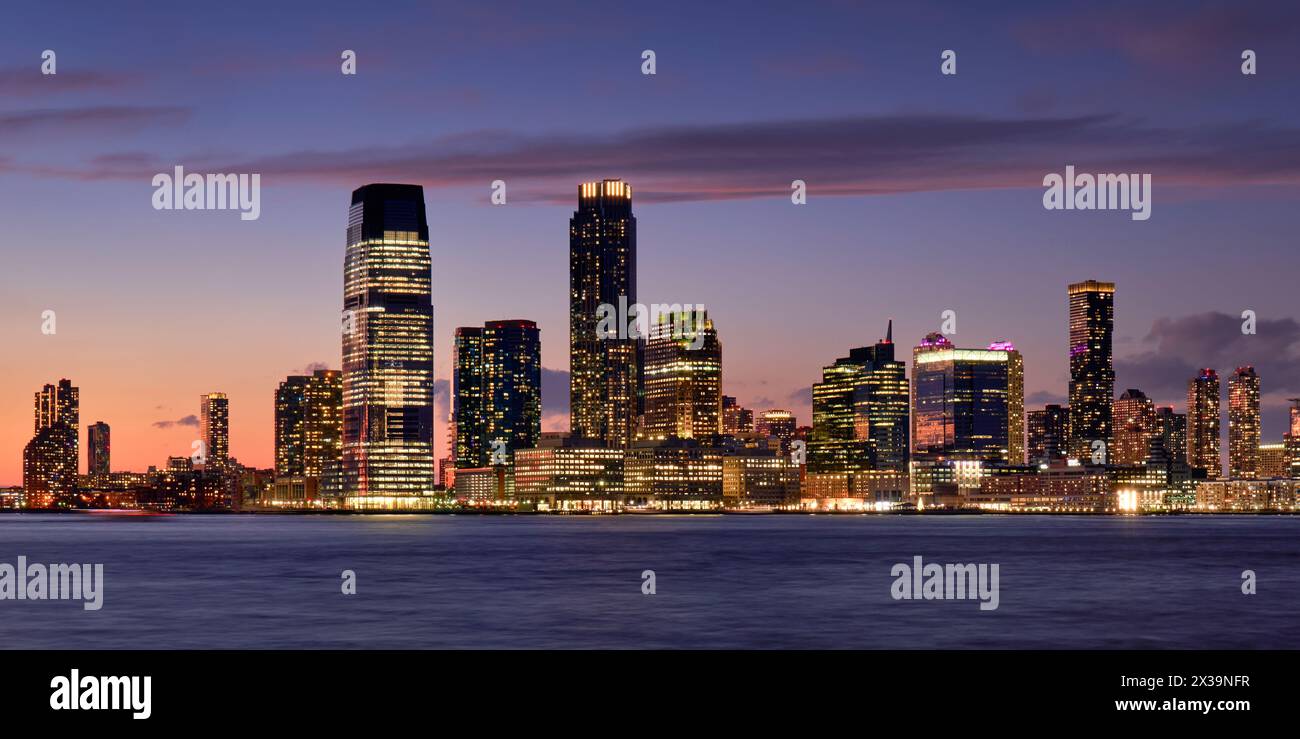 Panoramic view of Downtown Jersey City at twilight. Waterfront view of the Hudon River and Exchange Place skyscrapers, New Jersey Stock Photo