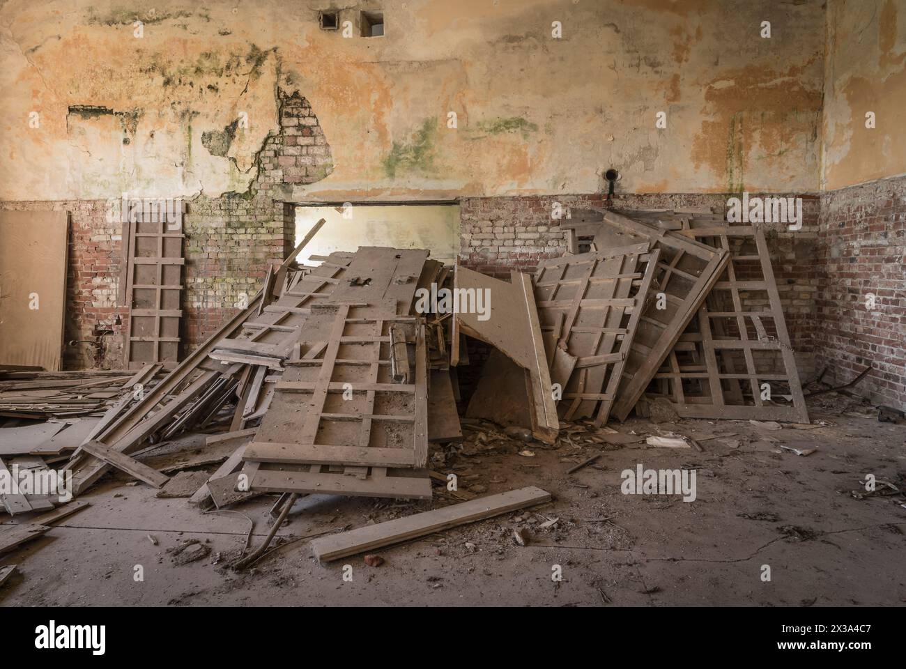 Military antique building hi-res stock photography and images - Alamy