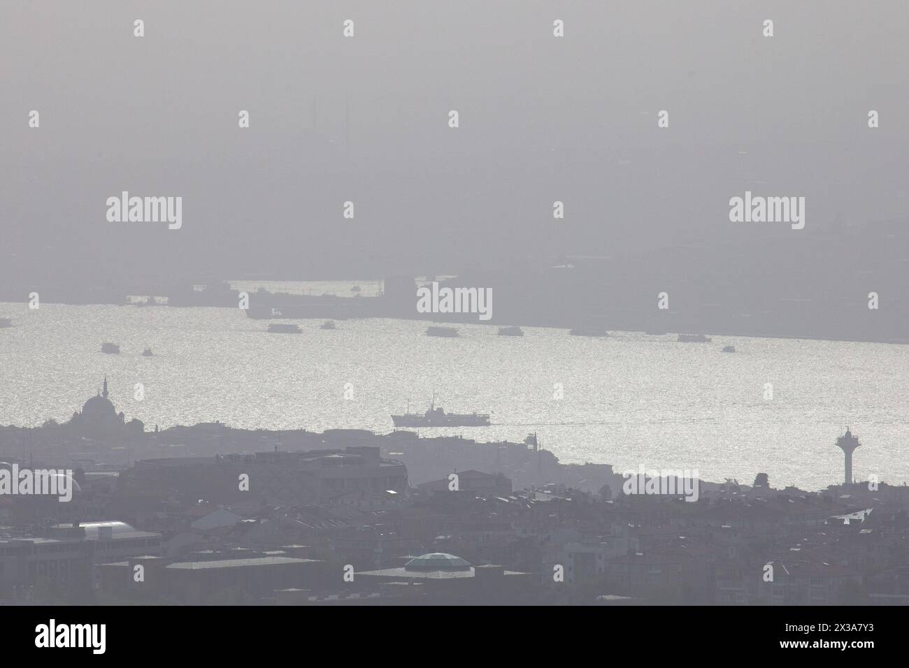 April 25, 2024: Istanbul, Turkey, April 25, 2024: A view of dust transport, blanketing the city, as Istanbul experiences a day veiled in haze. Due to desert dust affecting the city, visibility decreased and air quality decreased. (Credit Image: © Tolga Ildun/ZUMA Press Wire) EDITORIAL USAGE ONLY! Not for Commercial USAGE! Stock Photo
