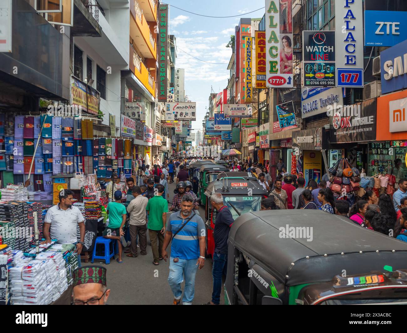 Colombo, Sri Lanka - Summer 2024: busy street market in Ceylon Stock Photo