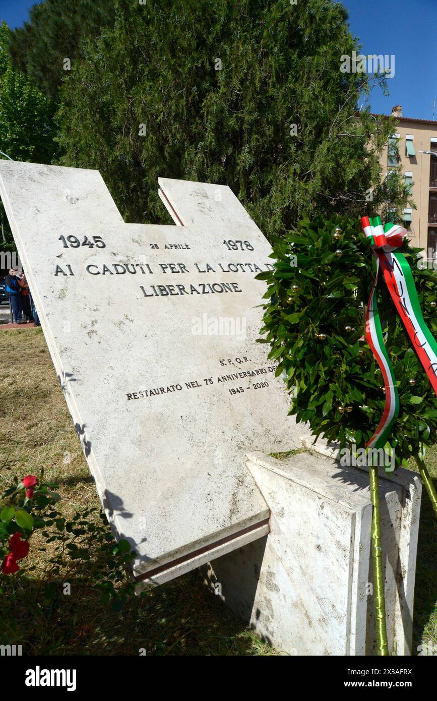 Roma, festa della liberazione 25 aprile 2024 - Corteo antifascista per le strade di Villa Gordiani e Centocelle Stock Photo