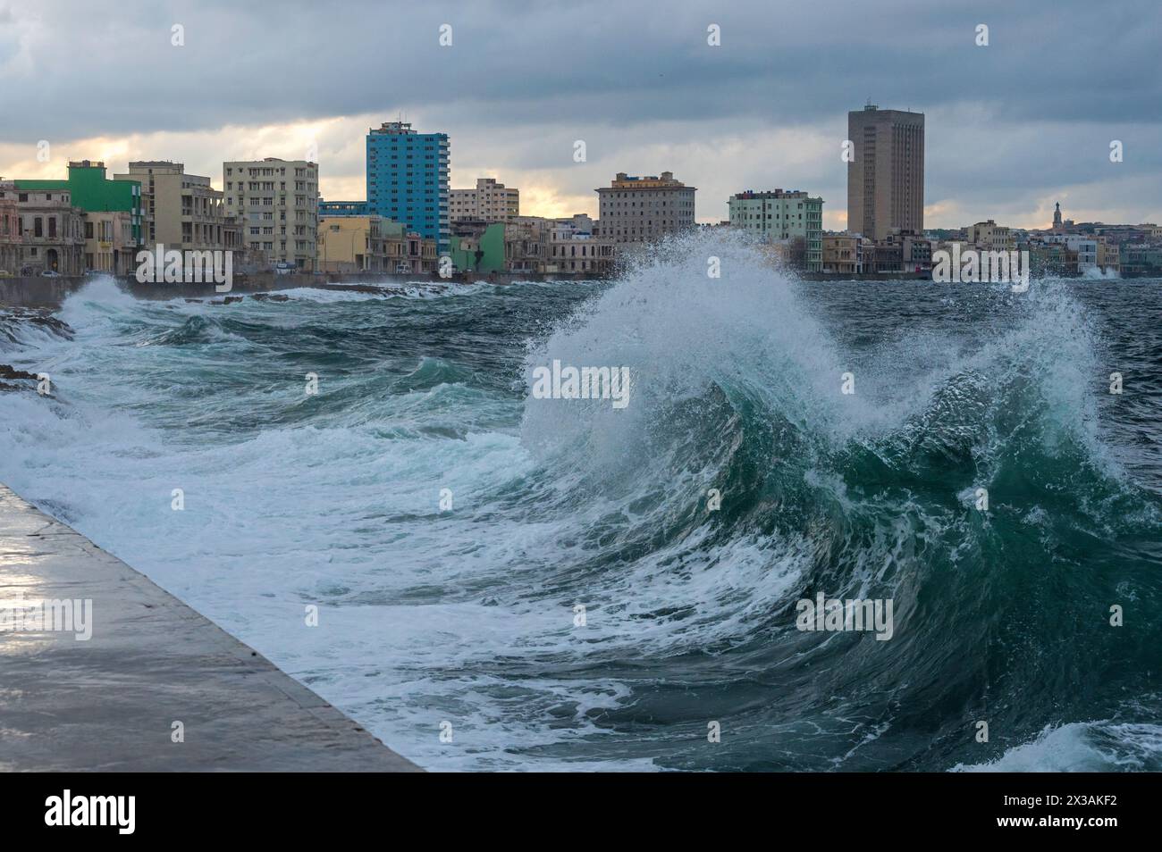 Spectacular Cold Front Advances Across Cuba And Havana's Malecón Suffers Severe Flooding Photo in HD Spectacular Cold Front Advances Across Cuba And Havana's Malecón Suffers Severe Flooding Photo in HD