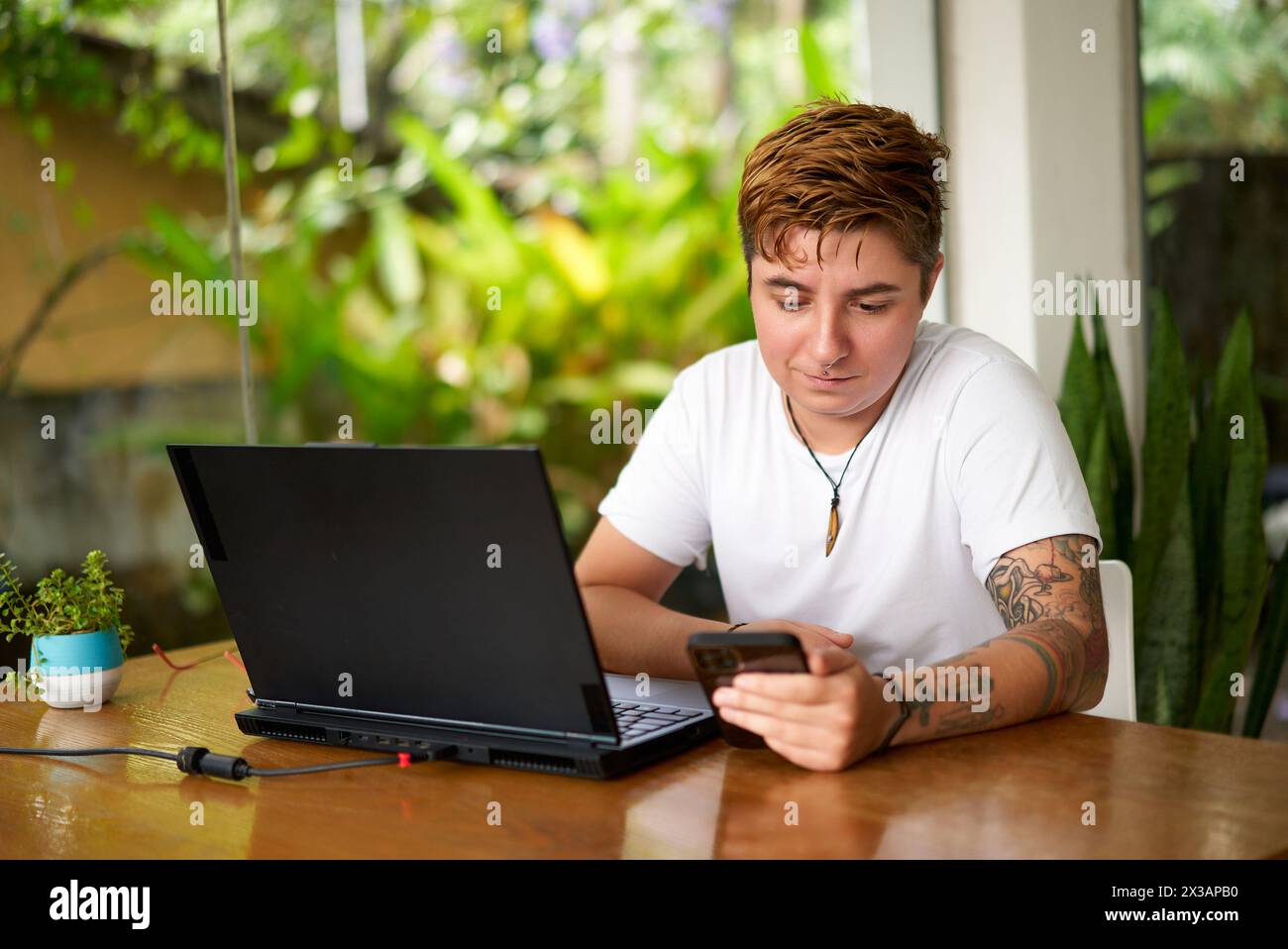 Tech savvy workplace hi-res stock photography and images - Alamy