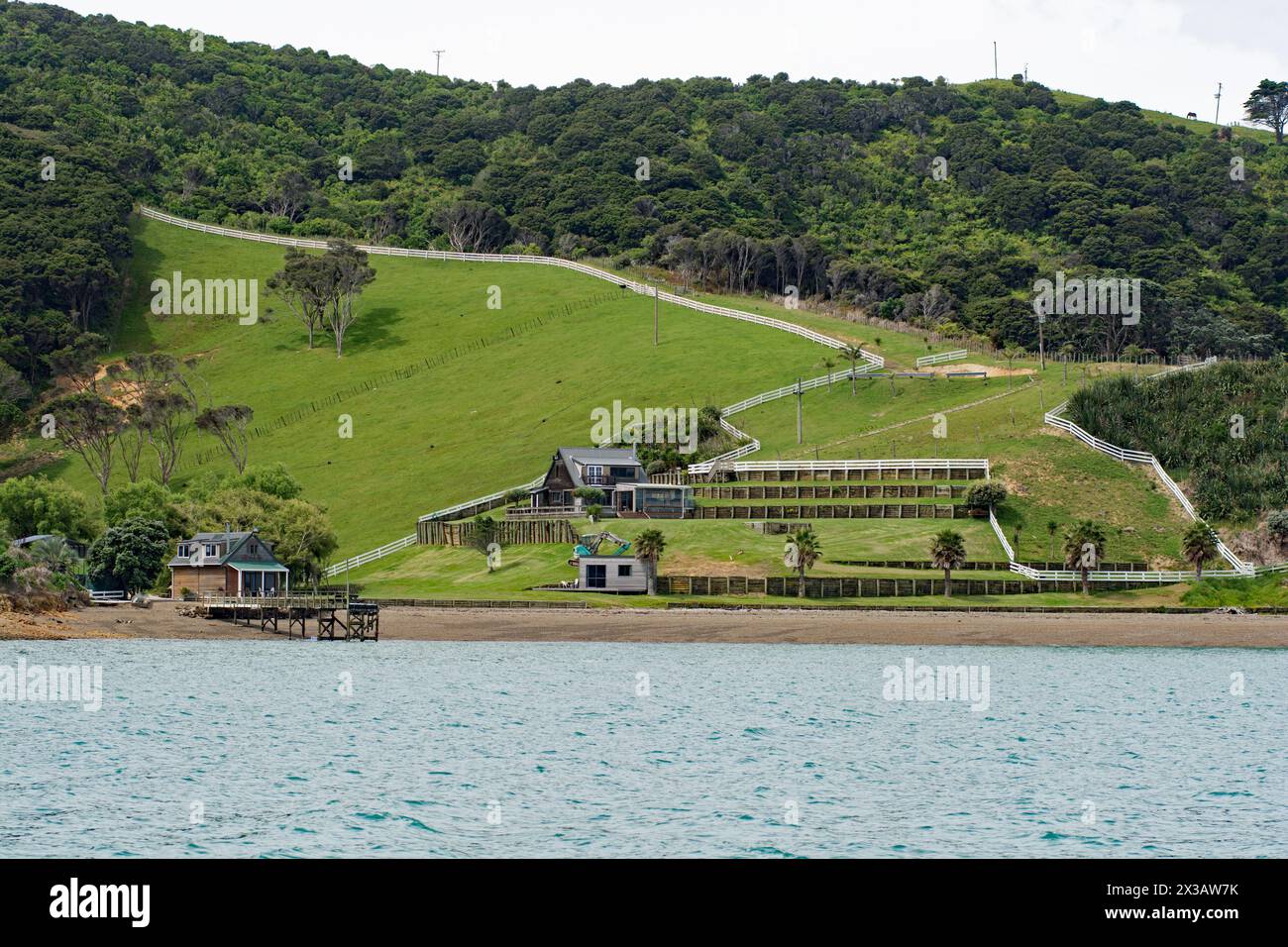 Mansions and fabulous houses of Waiheke island Stock Photo Alamy