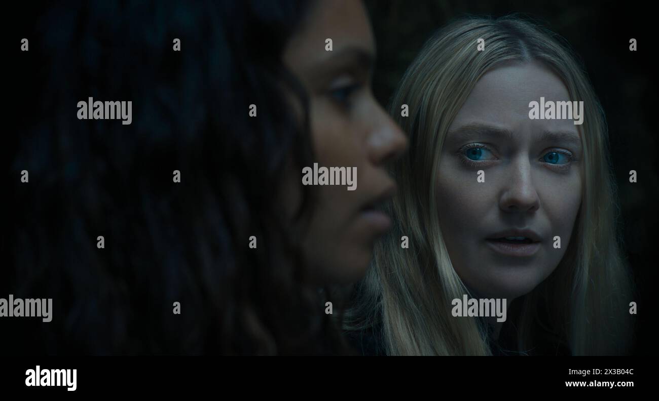 The watchers dakota fanning hires stock photography and images Alamy
