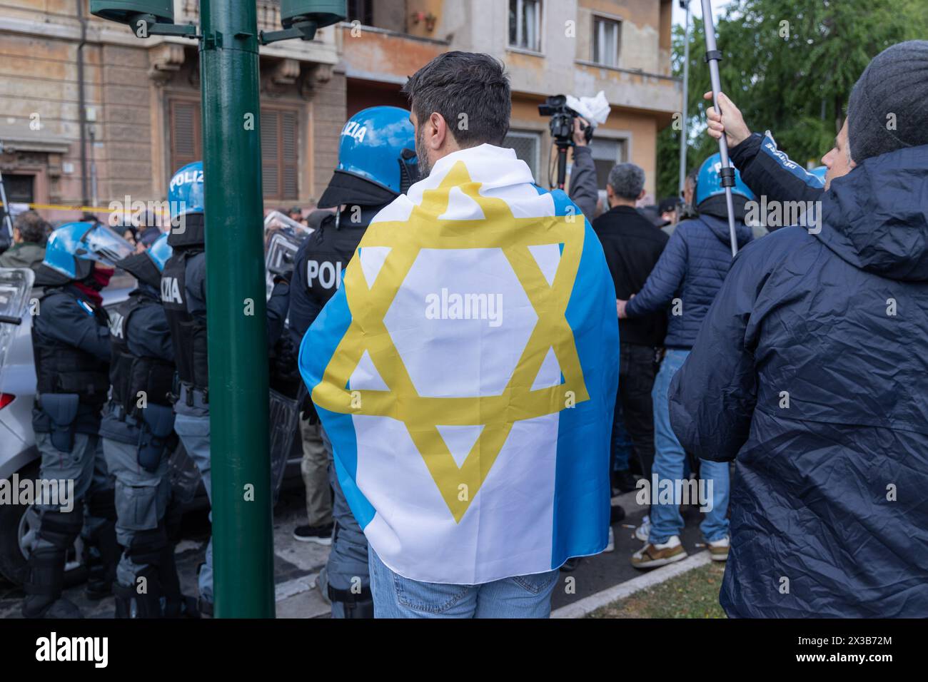 Rome, Italy. 25th Apr, 2024. Protesters of the Jewish Brigade at Porta San Paolo in Rome, on the occasion of Liberation Day (Credit Image: © Matteo Nardone/Pacific Press via ZUMA Press Wire) EDITORIAL USAGE ONLY! Not for Commercial USAGE! Stock Photo