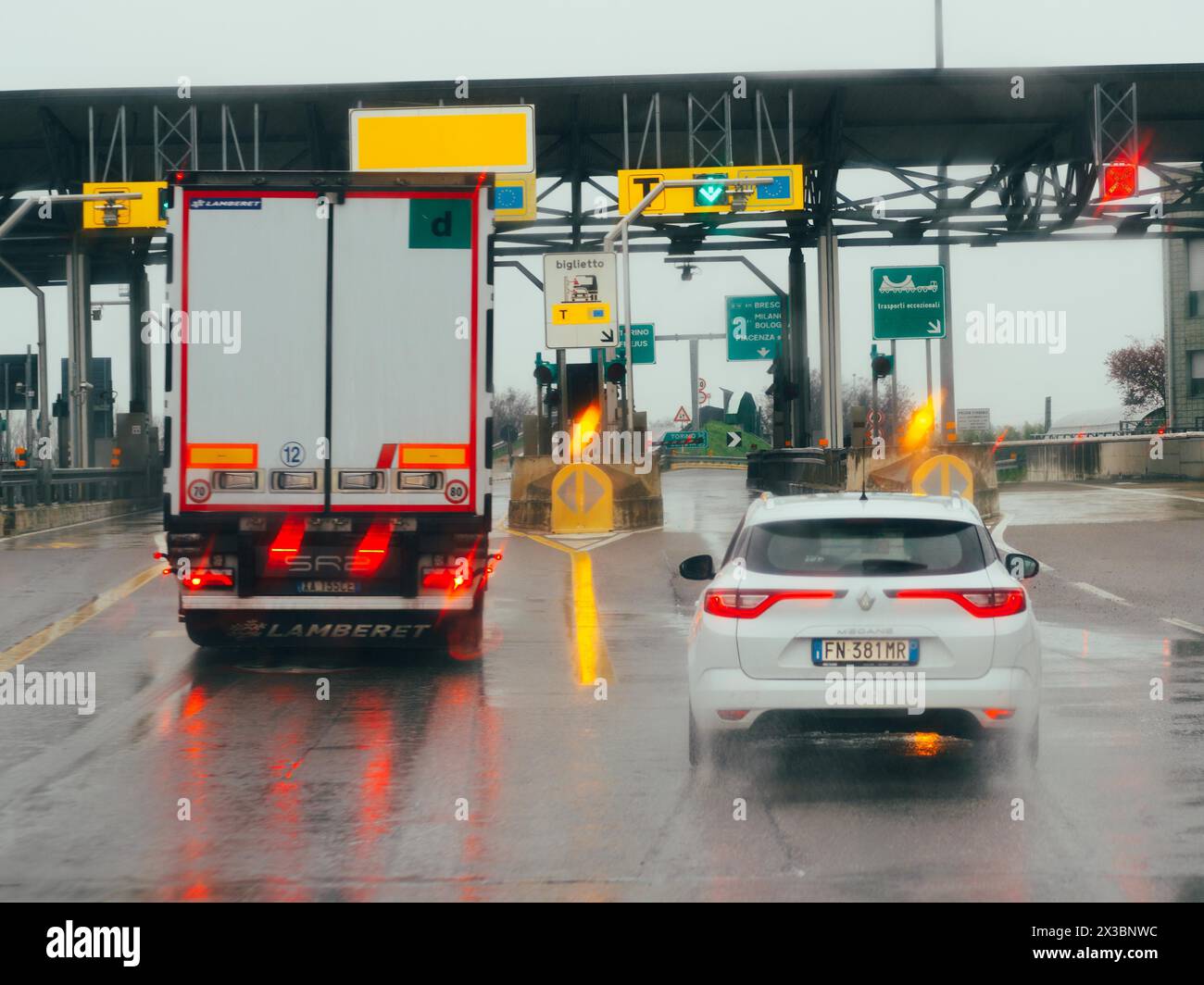Car at toll booth hi-res stock photography and images - Alamy