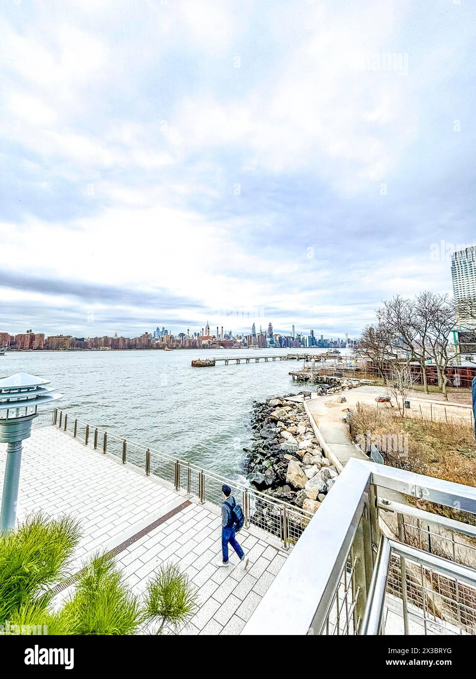 New york skyline from across the east river hi-res stock photography ...