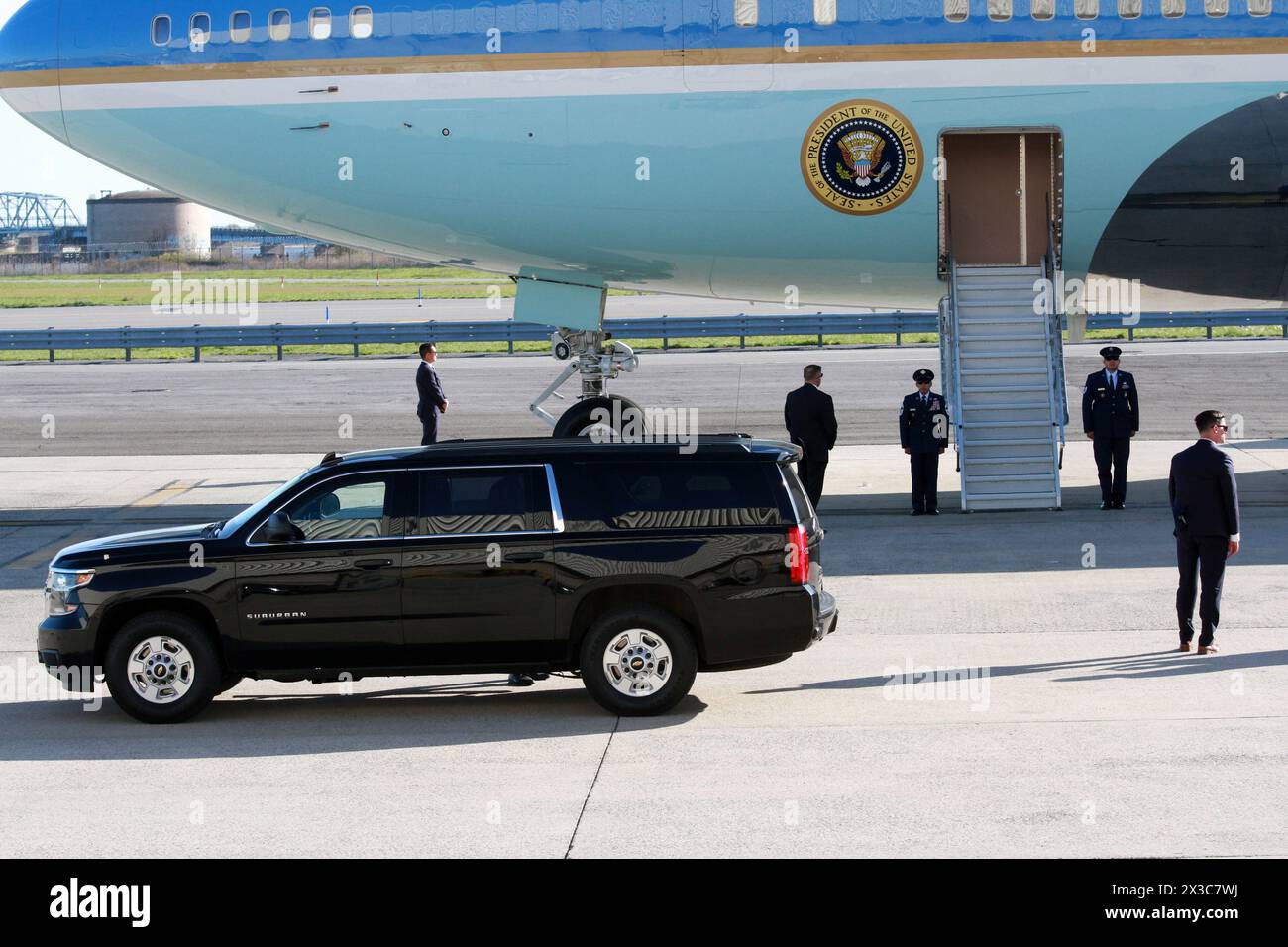 Queens, New York, U.S.A. 25th Apr, 2024. Queens, New York .President Joseph ''Joe'' Biden arrives at John F. Kennedy on his way to Westchester County.New York for Campaign event then he returns.later in the day to New York City for more Campaign events he (Credit Image: © Samantha Cotler/ZUMA Press Wire) EDITORIAL USAGE ONLY! Not for Commercial USAGE! Stock Photo