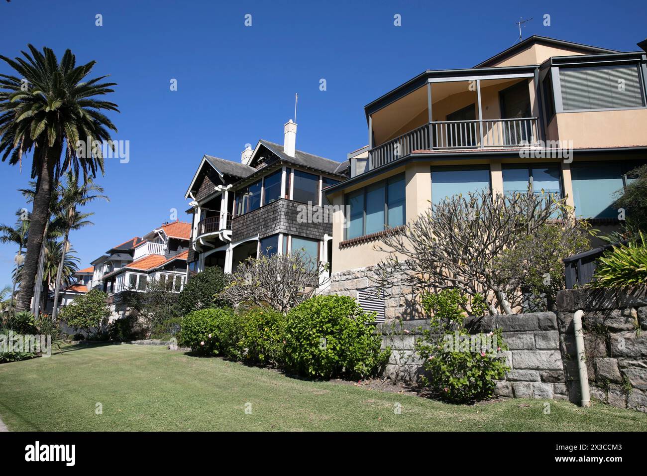 Cremorne Point on Sydney lower north shore, beside the walking path are examples of Arts and Crafts family homes from the turn of the 19th century Stock Photo
