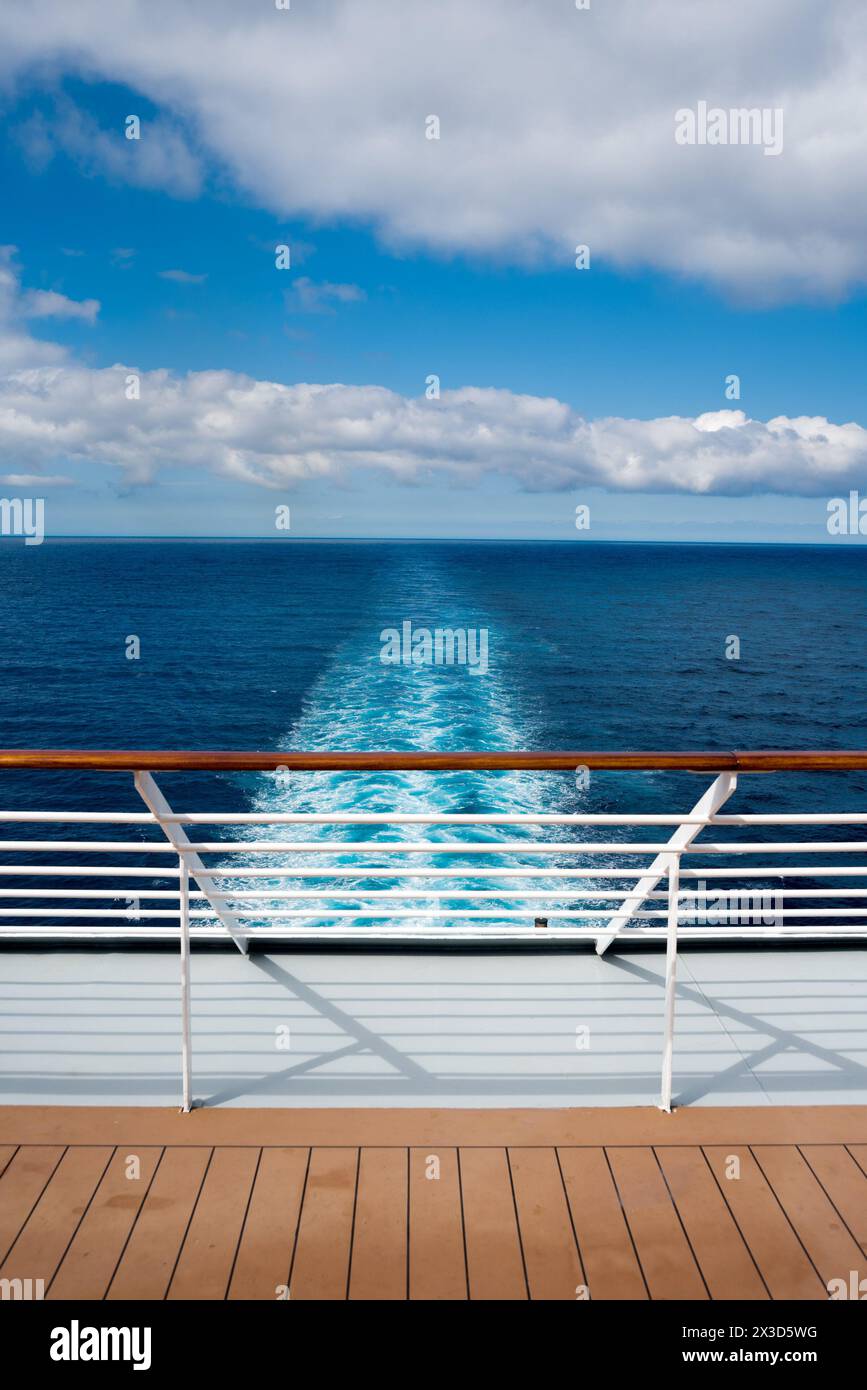 Straight wake behind the ship's stern Stock Photo - Alamy