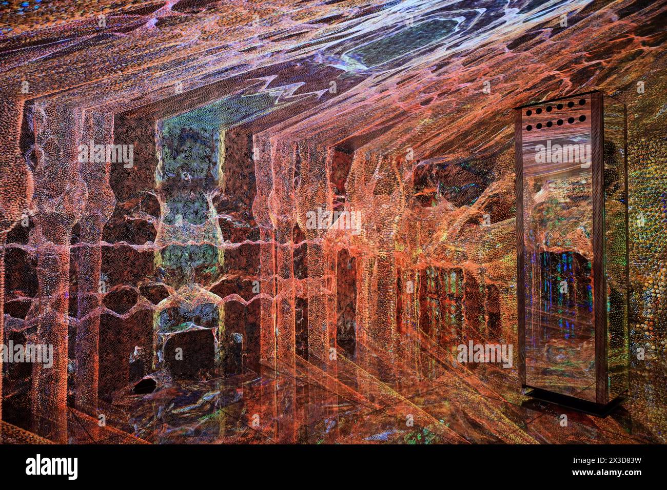 360 Grad Video von Refik Anadol "In the Mind of Gaudi", Casa Batllo, Appartmenthaus von Antoni Gaudi, Passeig de Gracia, Barcelona, Katalonien, Spanie Stock Photo