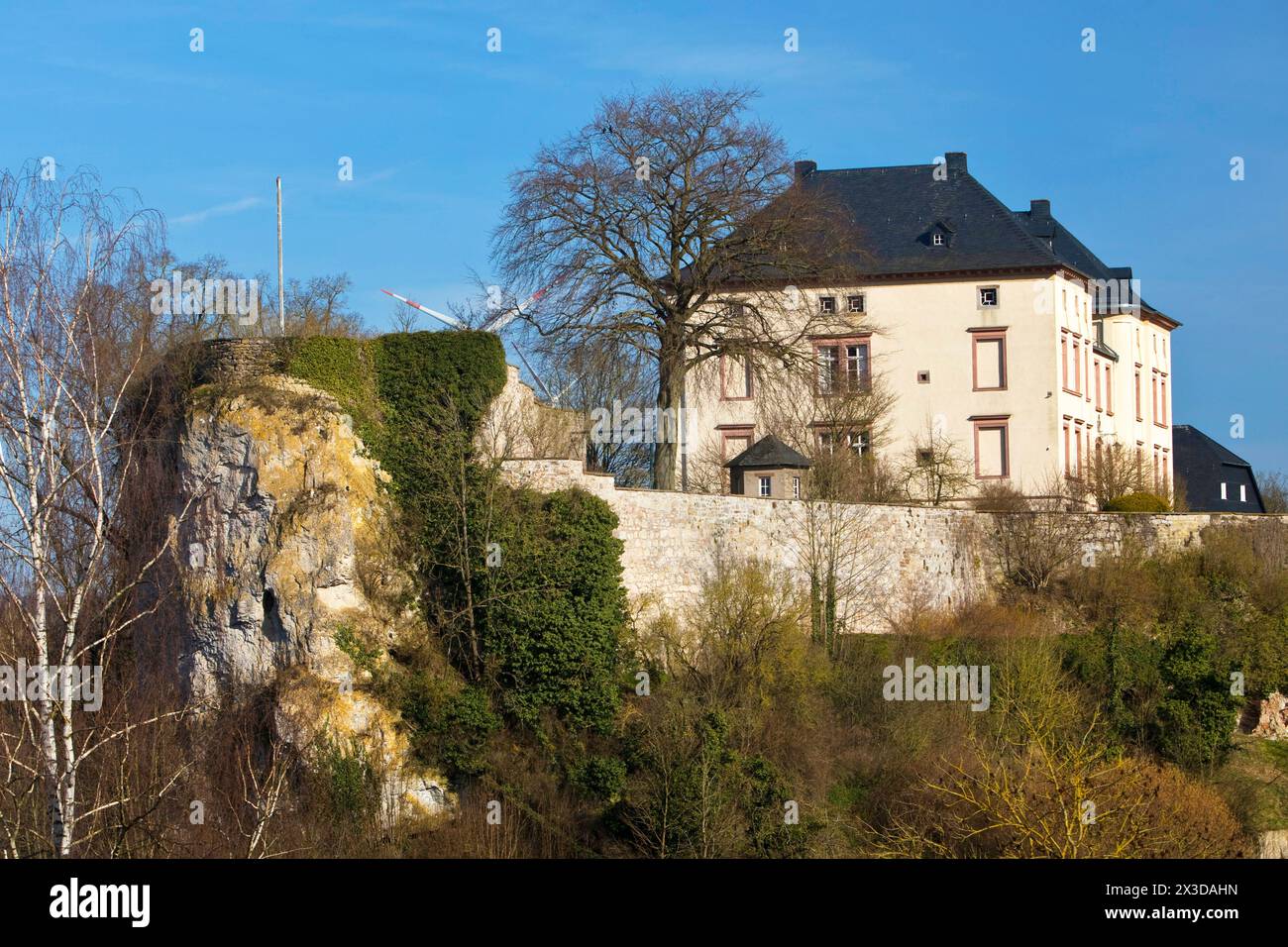 Canstein Castle on a steep limestone cliff, Germany, North Rhine-Westphalia, Sauerland, Marsberg Stock Photo