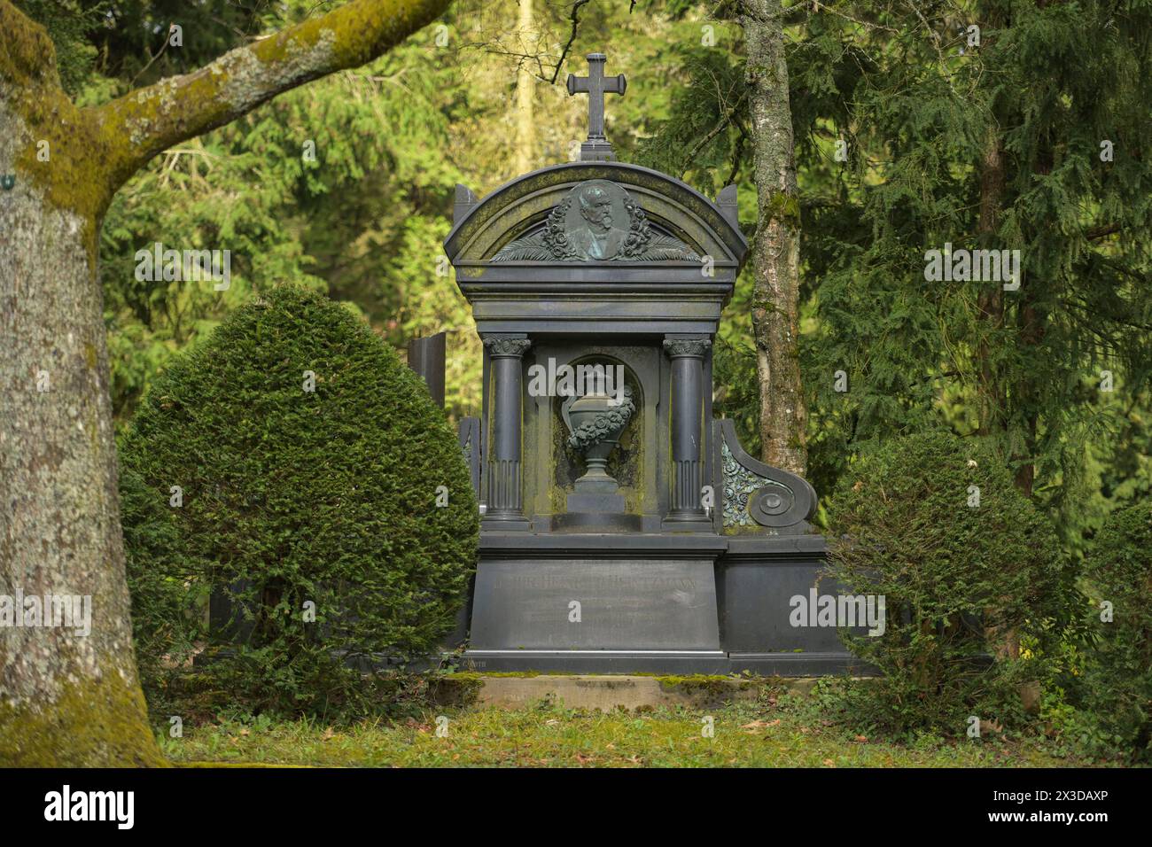 Grab, Heinrich Heintzmann, Nordfriedhof, Wiesbaden, Hessen, Deutschland Stock Photo