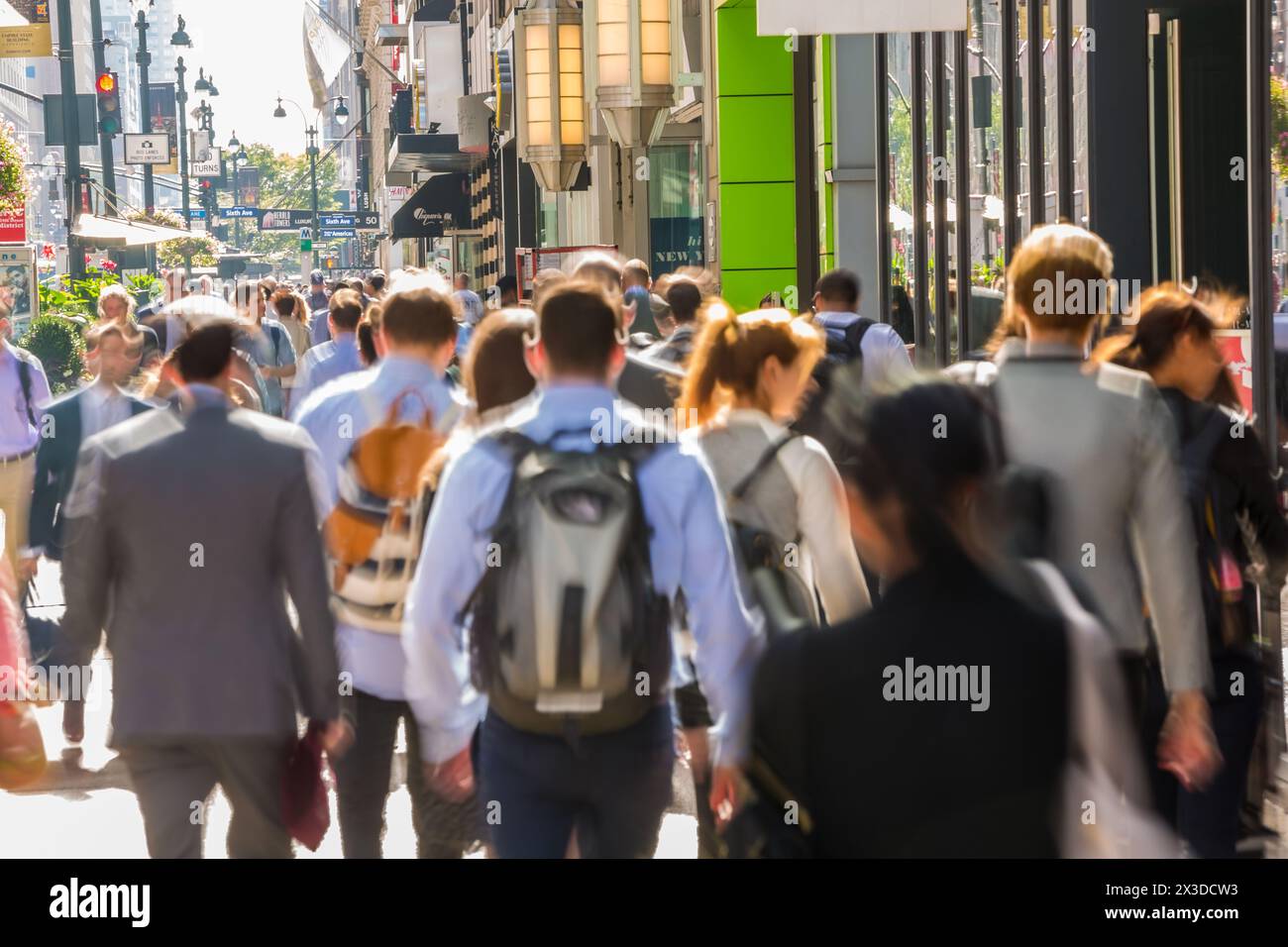 Commuters and pedestrians on busy pavement, Central Manhattan, New York, USA Stock Photo