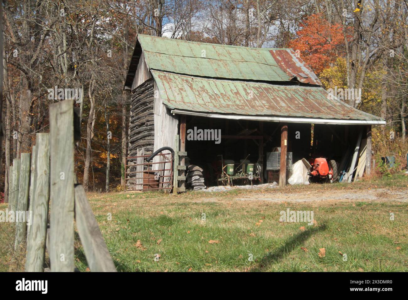 Shed on a private property in rural Virginia, USA Stock Photo