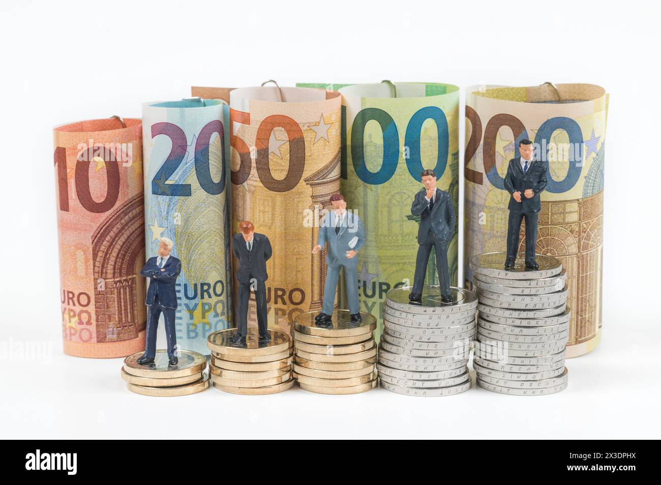 Symbolfoto Gehalt, Einkommen, Stapel Euromünzen aufsteigend Stock Photo
