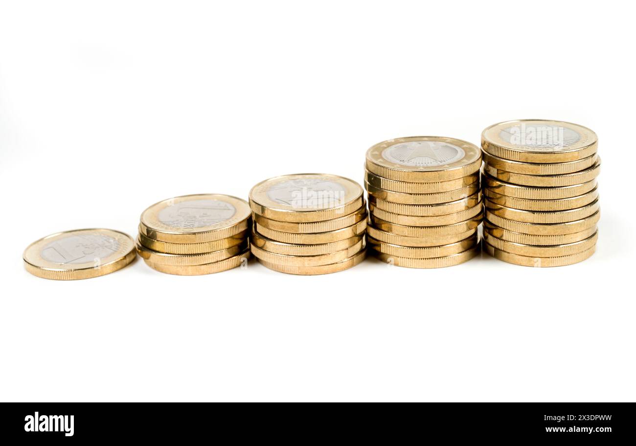 Symbolfoto Gehalt, Einkommen, Stapel Cent und Euromünzen aufsteigend Stock Photo